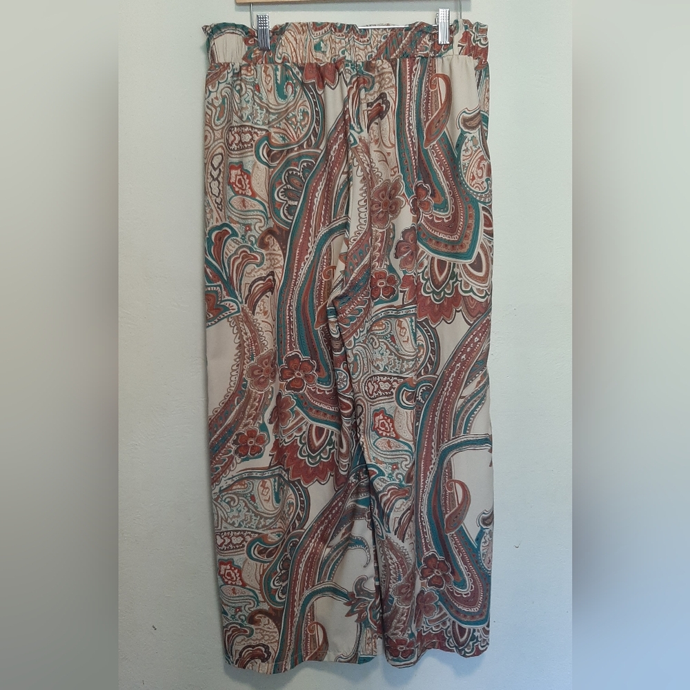 Wide Leg Paisley Print Pants in Cream